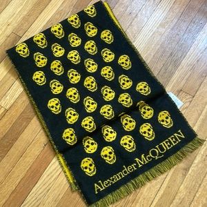 ALEXANDER MCQUEEN wool scarf black and yellow